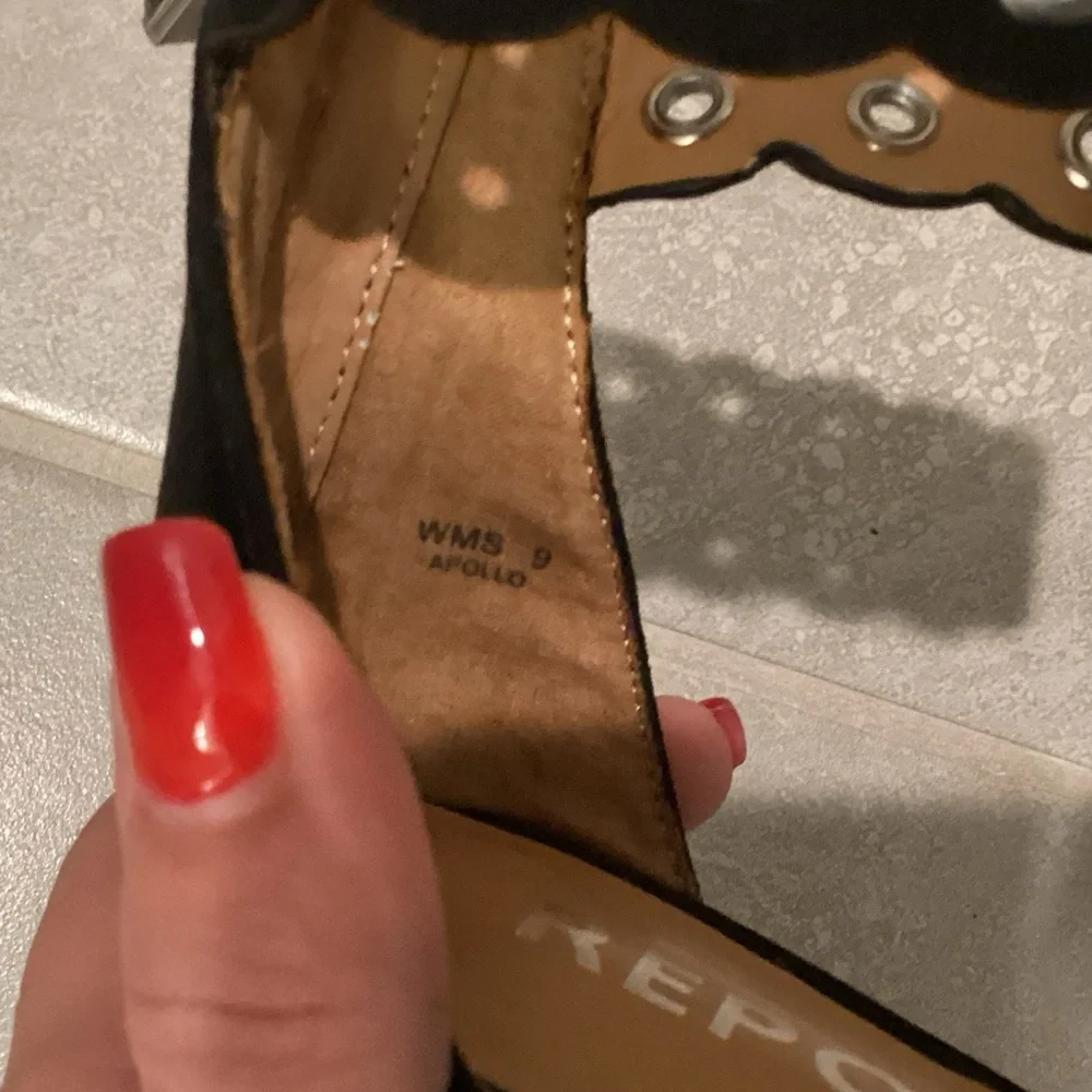 Report 'Apollo' Black & Silver, Ankle Strap Heels